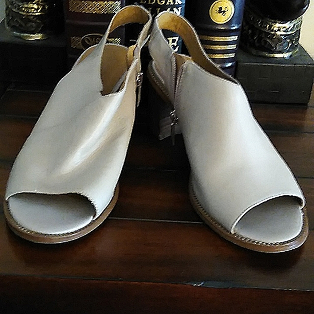 Size 8.5 Franco Sarlo slingbacks shoes